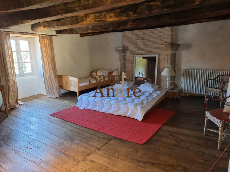 Maison - 370 m² - 6 pièces