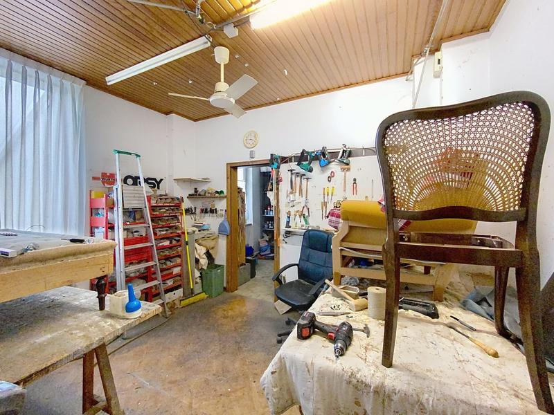 Local d'activités - 135 m² - 5 pièces