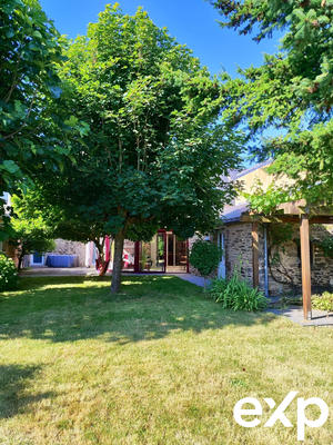 Maison traditionnelle - 225 m² - 7 pièces