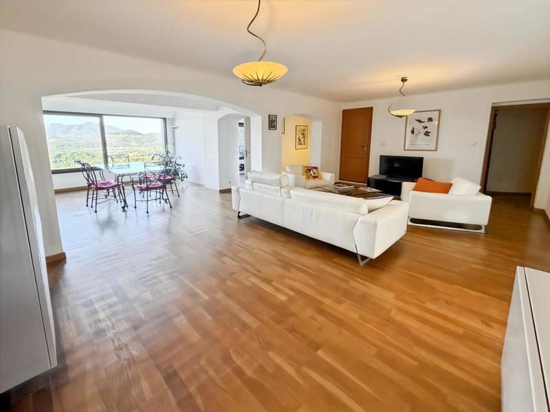 Appartement - 183 m² - 6 pièces