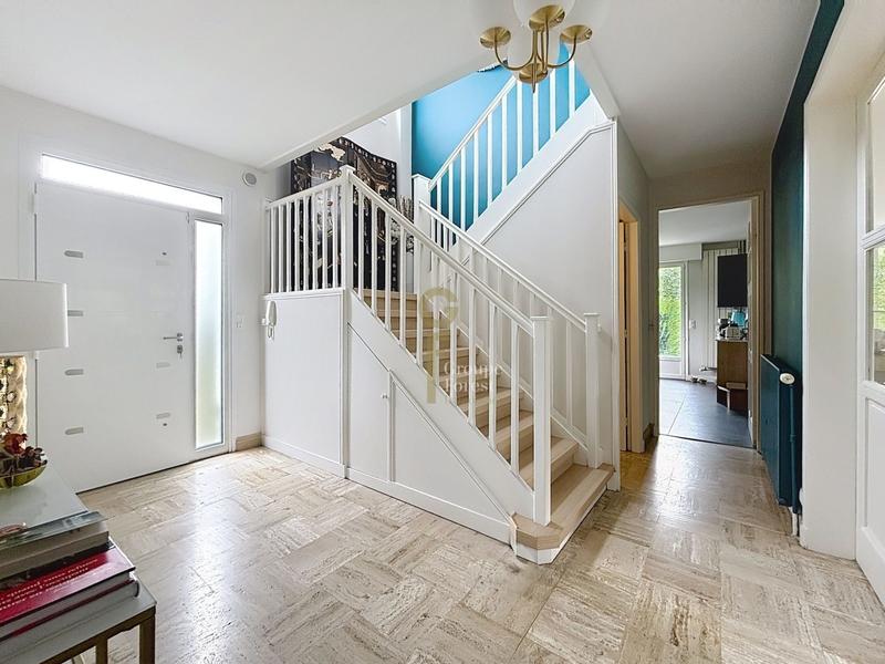 Maison - 300 m² - 10 pièces