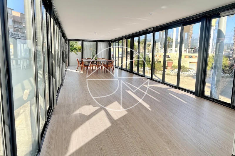 Fonds de commerce - Magasins - 95 m²