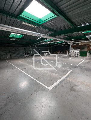 Entrepôt - 1 593 m²