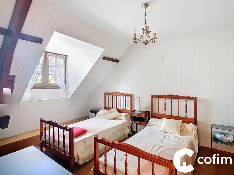 Maison traditionnelle - 151 m² - 6 pièces