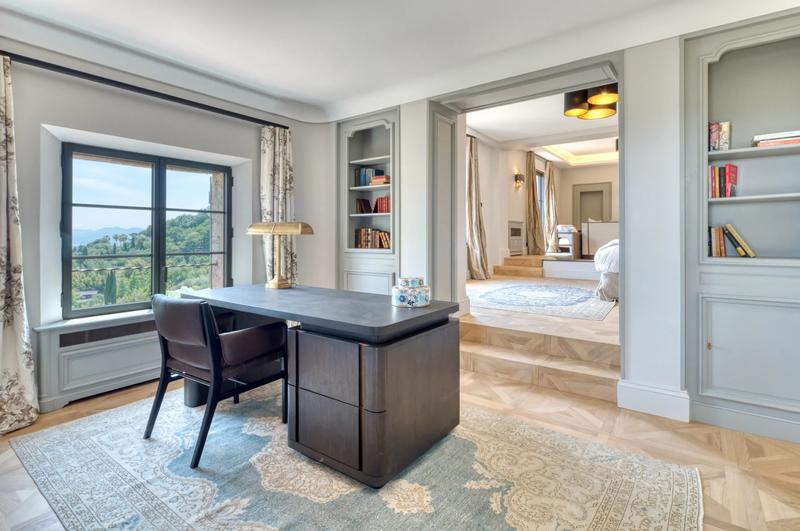 Villa - 1 200 m² - 16 pièces