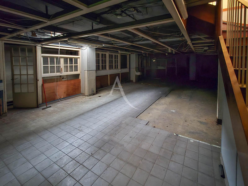Local commercial - 224 m² - 6 pièces
