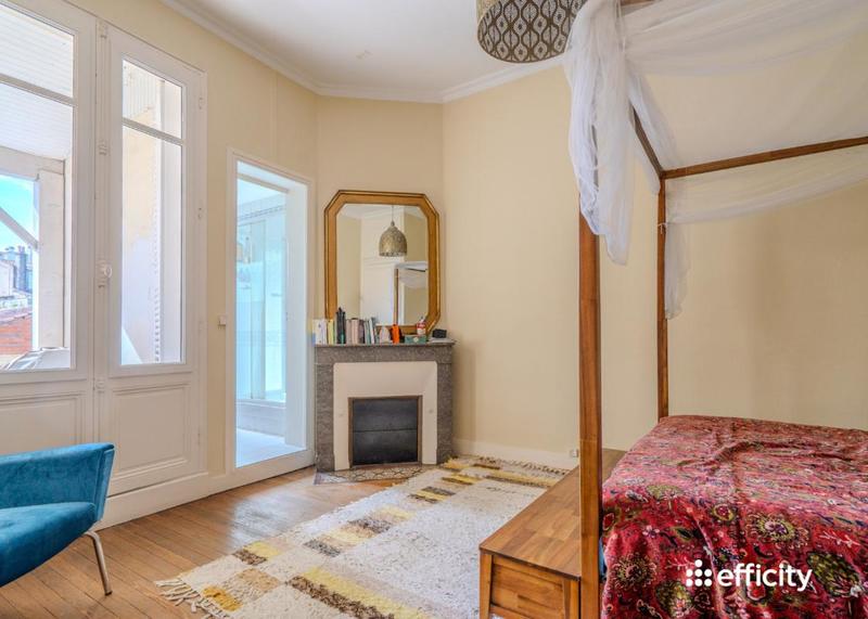 Maison bourgeoise - 250 m² - 8 pièces