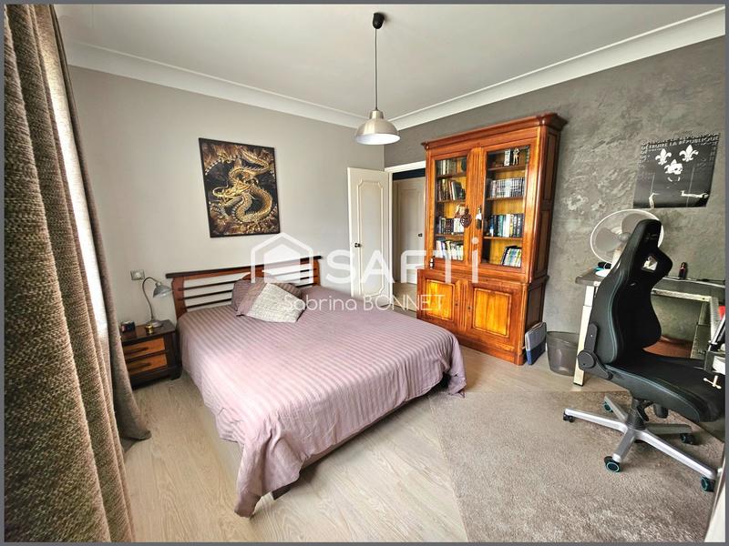 Maison - 212 m² - 7 pièces