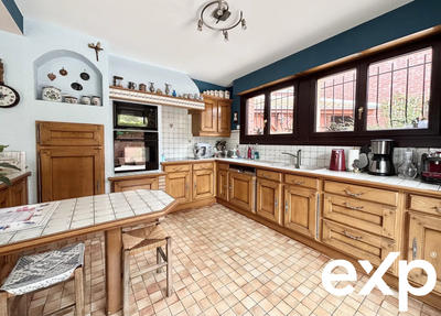 Maison traditionnelle - 209 m² - 8 pièces