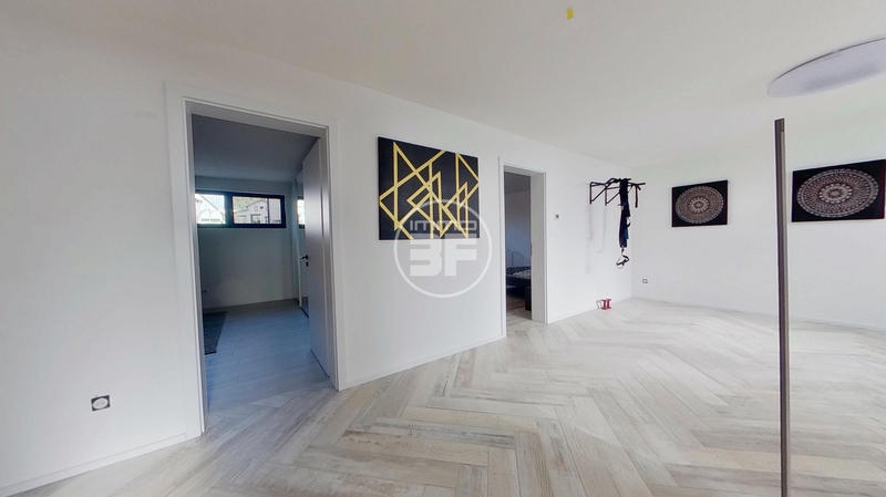 Maison - 215 m² - 6 pièces