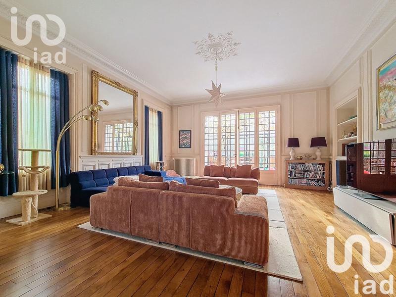 Maison - 480 m² - 11 pièces