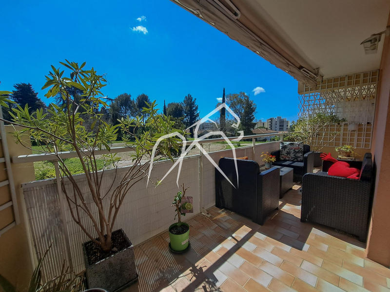 Appartement - 100 m² - 4 pièces