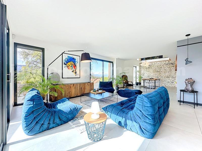 Maison - 486 m² - 8 pièces