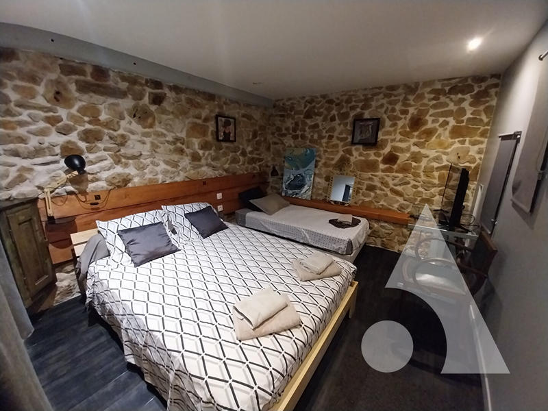 Maison - 210 m² - 6 pièces