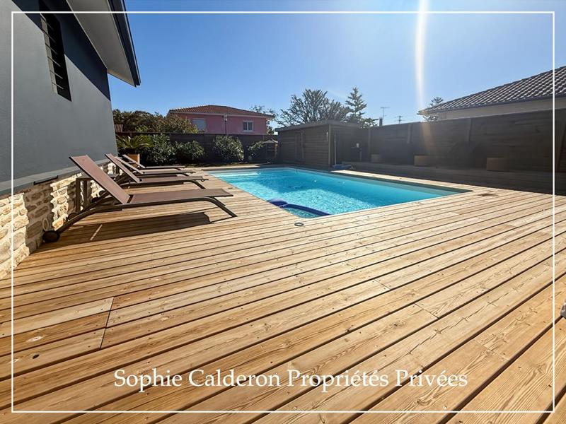 Maison - 250 m² - 9 pièces