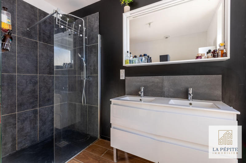 Maison - 195 m² - 7 pièces