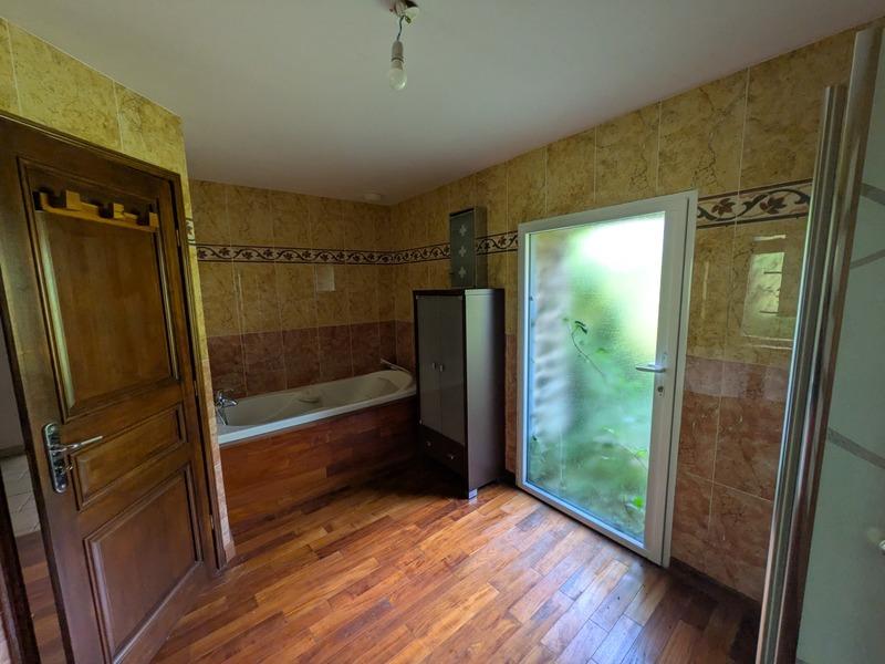 Propriété - 230 m² - 10 pièces