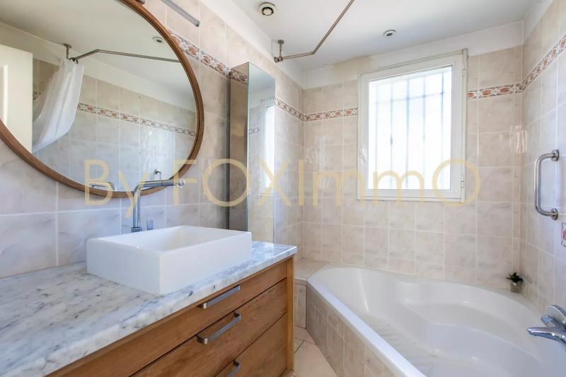 Maison - 334 m² - 8 pièces