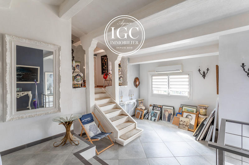 Maison - 230 m² - 6 pièces