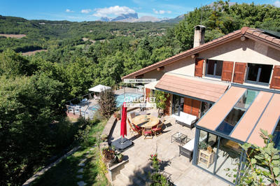 Maison traditionnelle - 155 m² - 5 pièces