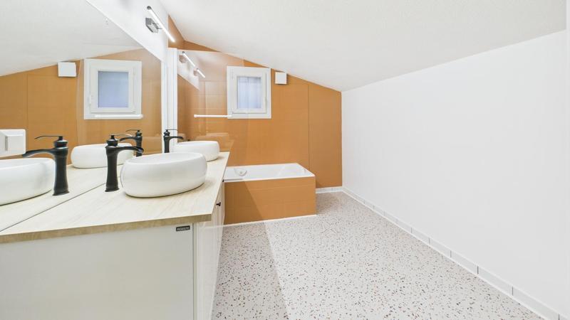 Maison - 202 m² - 6 pièces