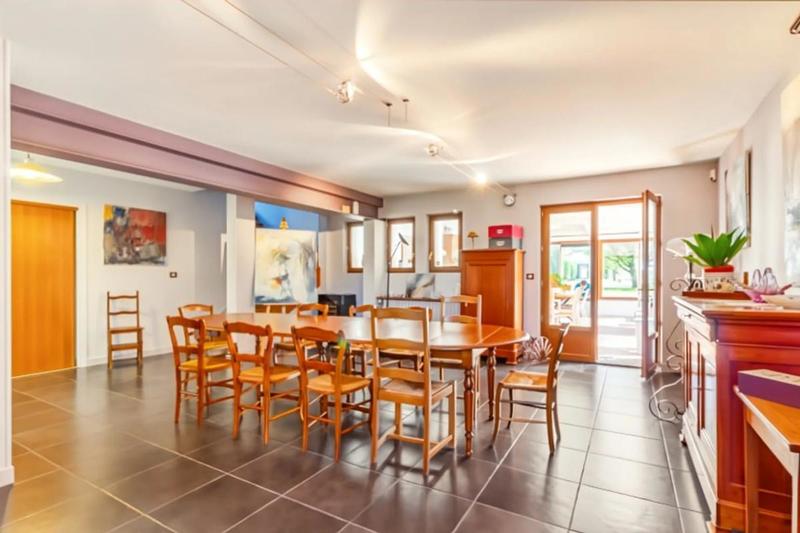 Propriété - 300 m² - 9 pièces