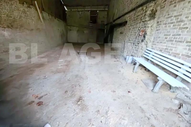 Parking / Garage - 64 m²