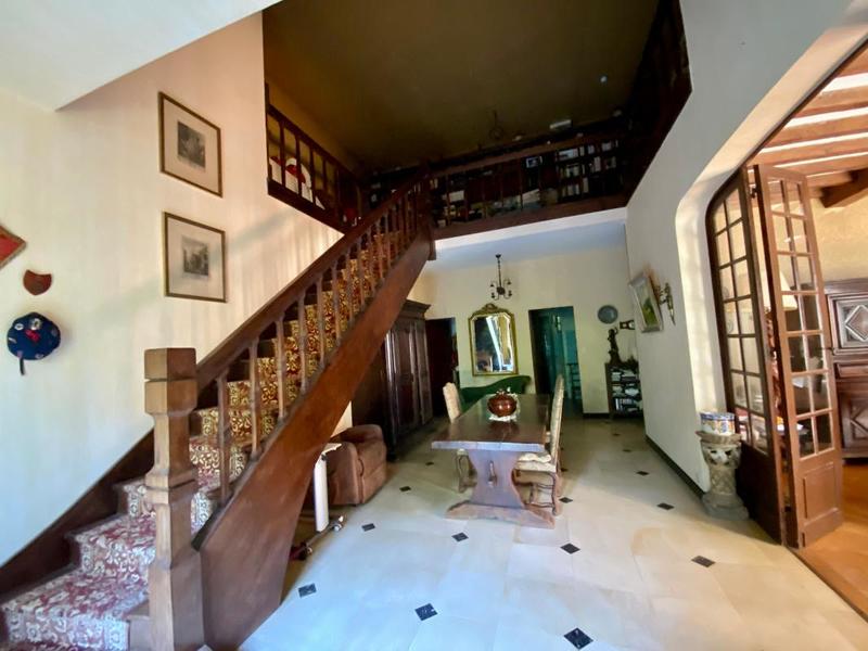 Propriété - 245 m² - 6 pièces