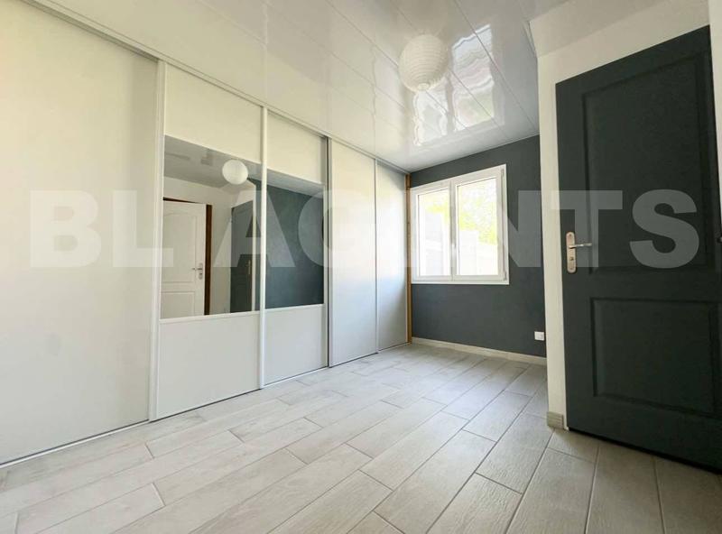 Maison jumelée - 254 m² - 9 pièces