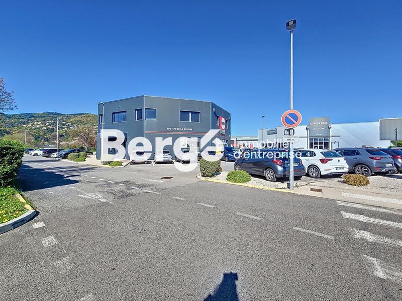 Local commercial - 213 m²