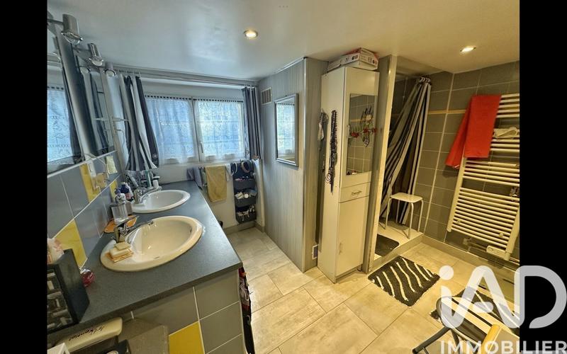 Maison - 200 m² - 8 pièces