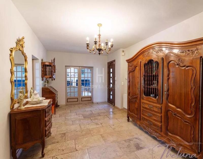 Propriété - 302 m² - 9 pièces