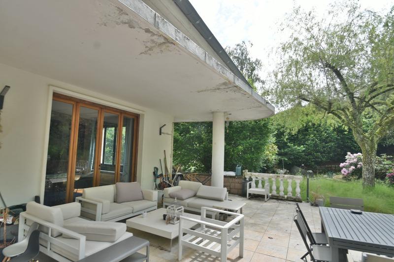 Maison - 307 m² - 10 pièces