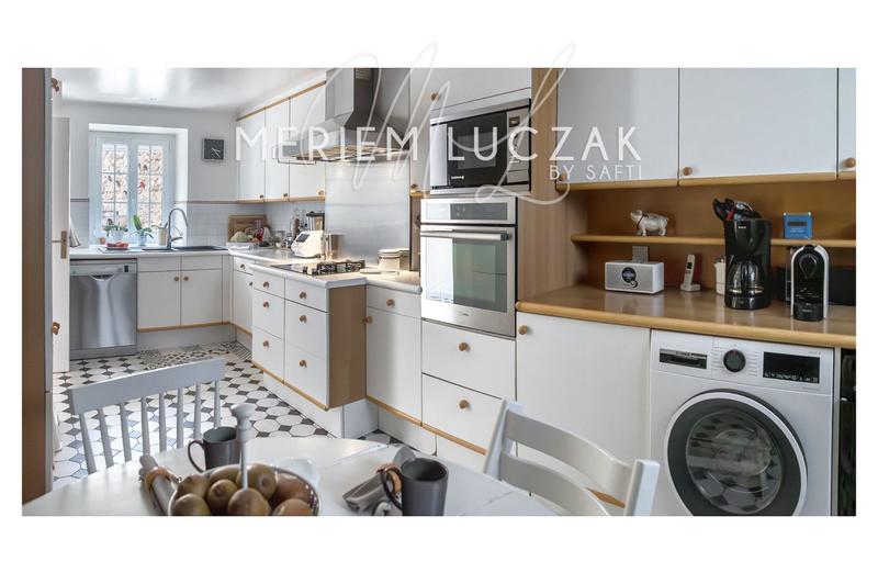 Maison - 180 m² - 7 pièces