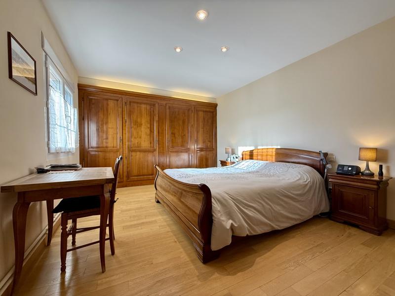 Maison - 245 m² - 8 pièces