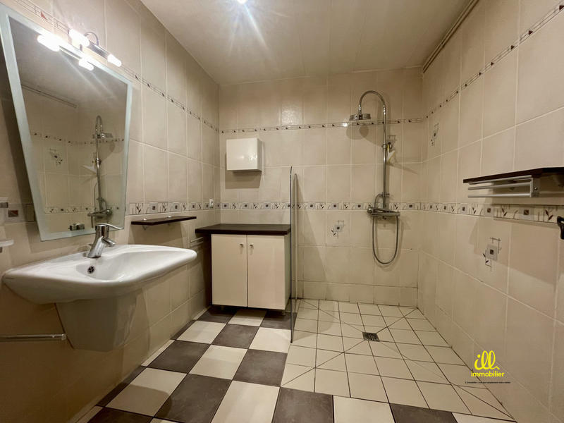 Maison - 212 m² - 7 pièces