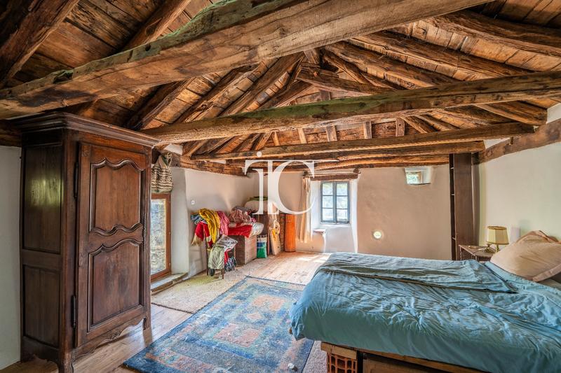 Maison en pierre - 82 m² - 7 pièces