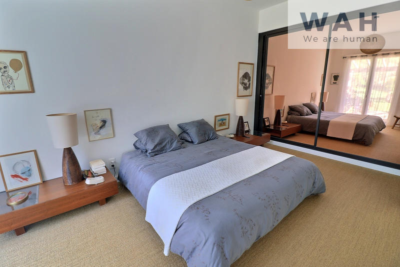 Villa - 283 m² - 8 pièces