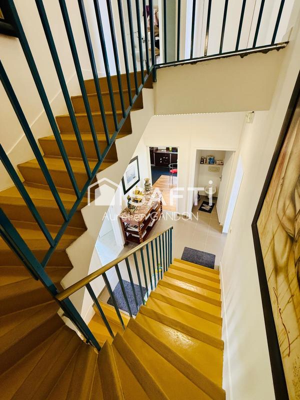 Maison - 202 m² - 7 pièces