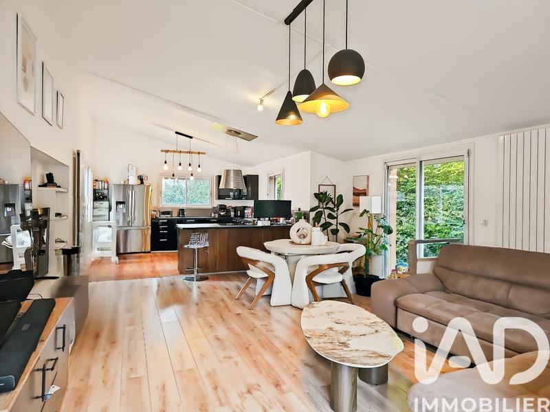 Maison - 185 m² - 9 pièces