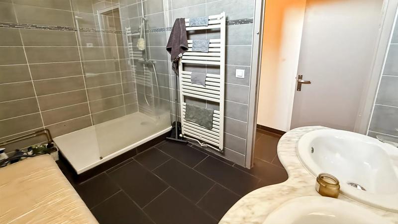 Maison - 370 m² - 8 pièces