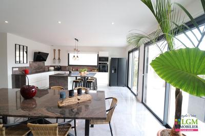 Maison - 195 m² - 8 pièces