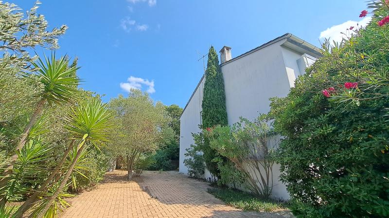 Maison - 210 m² - 8 pièces