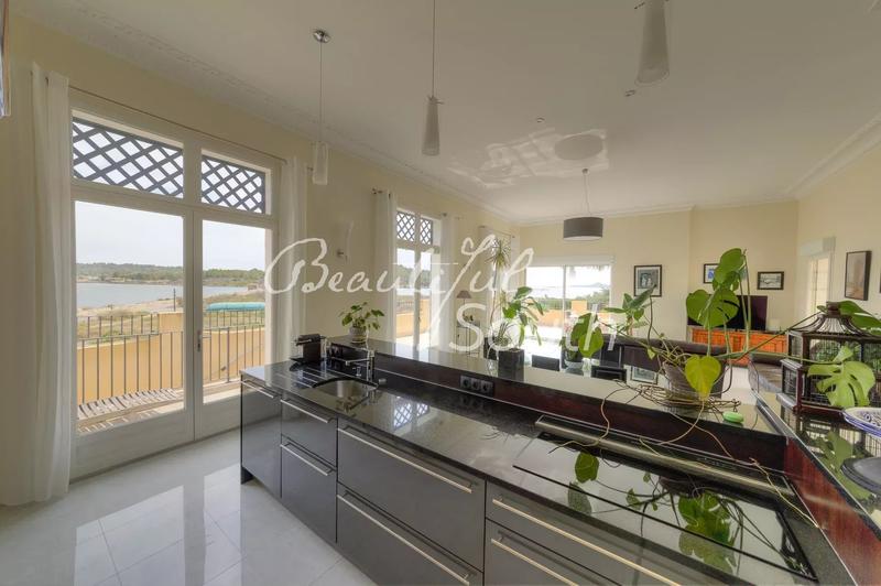 Maison - 253 m² - 7 pièces