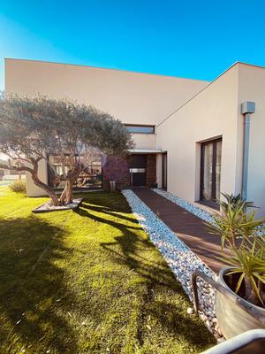 Maison - 181 m² - 5 pièces