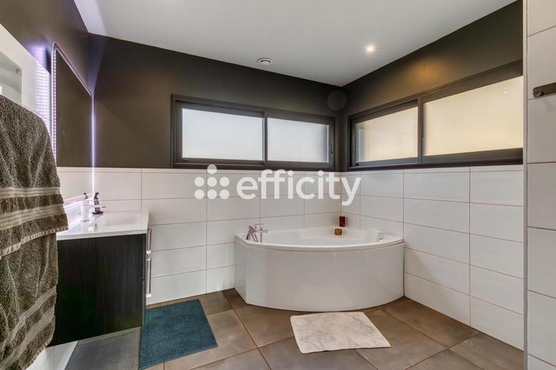 Maison d'architecte - 242 m² - 8 pièces