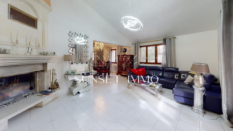 Maison - 220 m² - 6 pièces