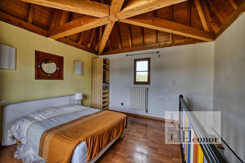 Maison traditionnelle - 477 m² - 23 pièces