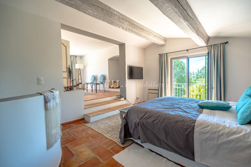 Villa - 300 m² - 6 pièces