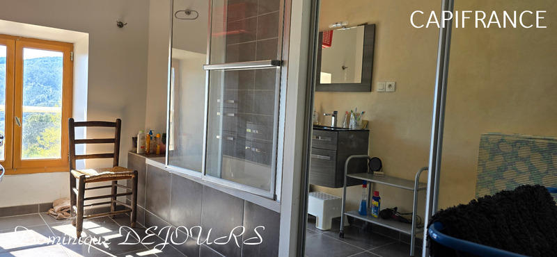 Maison - 250 m² - 8 pièces